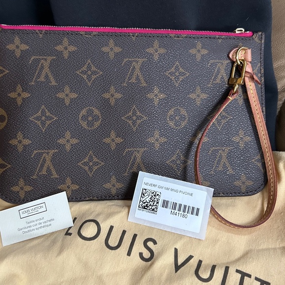 BRAND NEW w/ TAGS  LV GM Pouchette PIVIONE  interior - Picture 13 of 14
